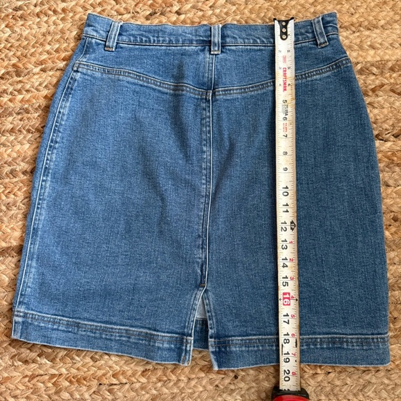 Jones New York 10 Petite Blue Denim Skirt with Patch Pockets - Picture 6 of 6